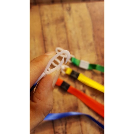 Tali ID Card Cantol Bahan Plastik - Tali Gantung ID Card + Cantolan - Merah