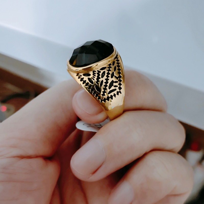 Cincin Lapis Emas Hias Batu Permata Hitam Gaya Vintage Untuk Pria