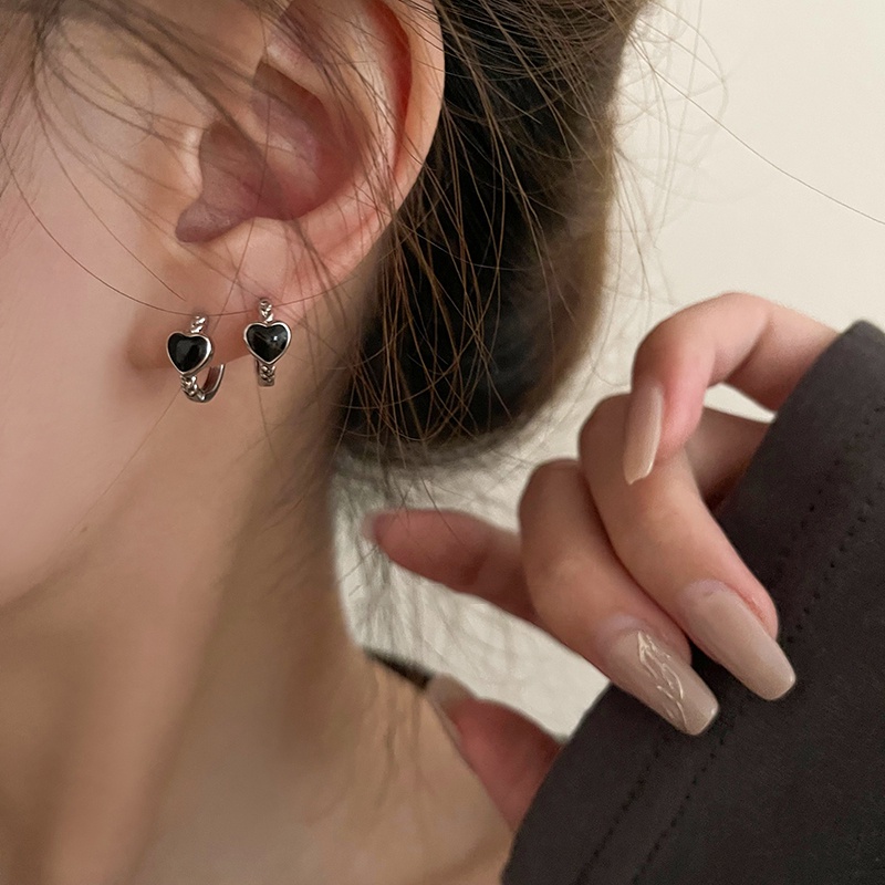 Roselife 1 Pasang Anting Tusuk Gantung Desain Hati Hitam Gaya Korea / Retro Untuk Wanita