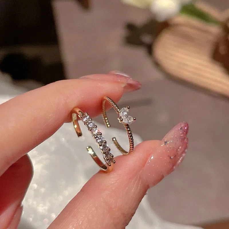 YEEZII 2pcs / Set Cincin Zircon Bentuk Hati Warna Emas Untuk Wanita