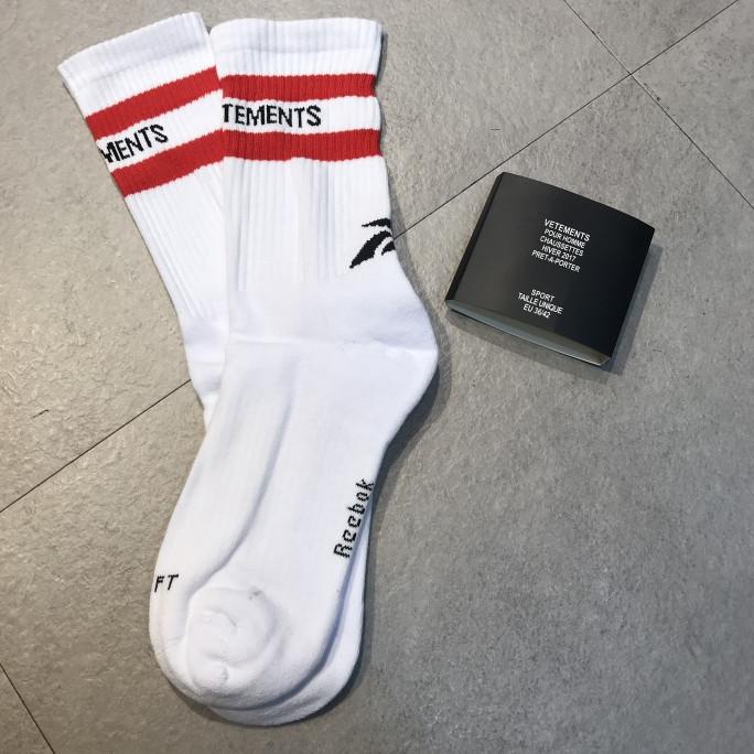 KAOS KAKI VETEMENTS X REEBOK LOGO PK SOCKS69