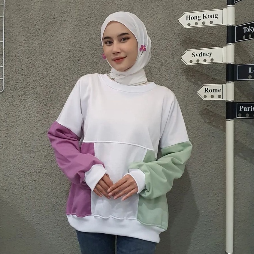 Candies Sweet Crewneck Oblong Wanita Casual Style Bahan Fleece