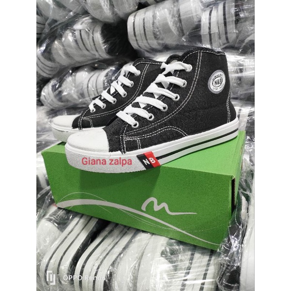 sepatu boot sepatu sekolah. sepatu NB terbuat dari pabrik lokal