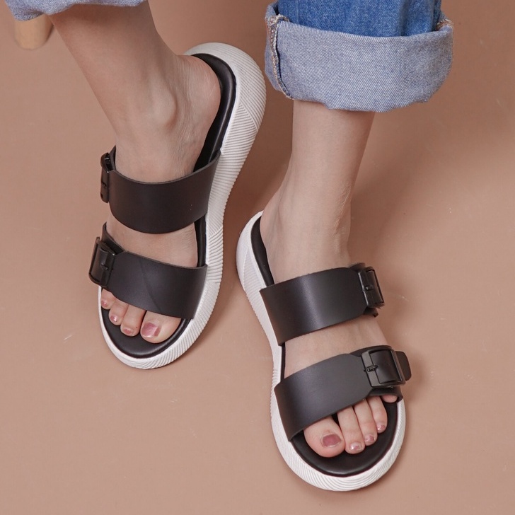 SARASARA YUK - Sandal Wanita Slop Casual Model Birken Sol Puyuh SARA SARA JEAN Sendal Selop Cewek Kulit Santai Strap Gesper Ban 2 Empuk lucu Size 36 37 38 39 40 Warna Brown Coksu Soft Soft Anti Slip Original Kekinian Terbaru Shoes ORI Mall Official Store