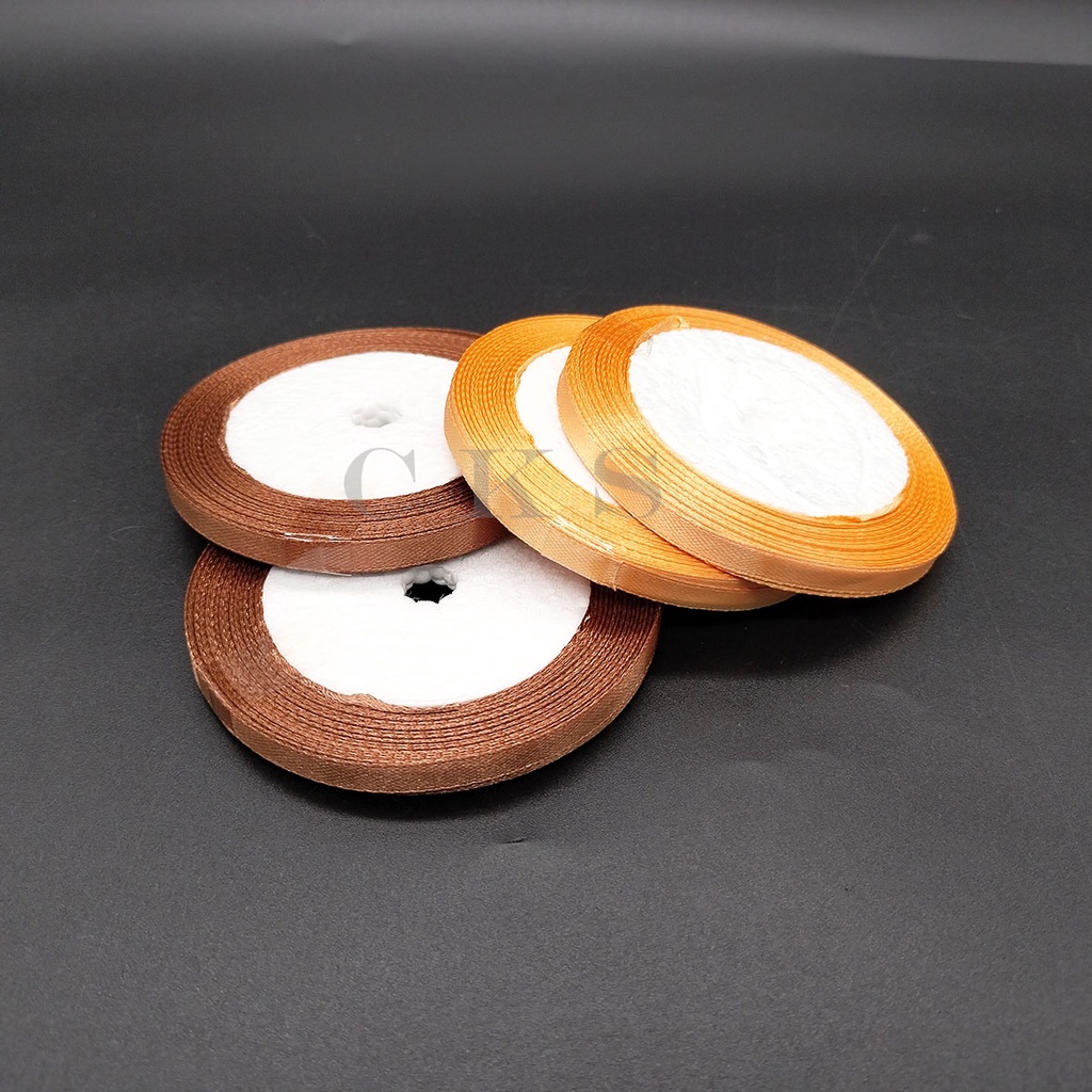 Pita satin ada tiga ukuran (1/4&quot; 1/2&quot; dan 1&quot;)