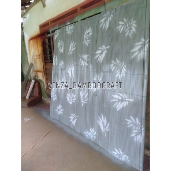 Tirai bambu kulit motif daun