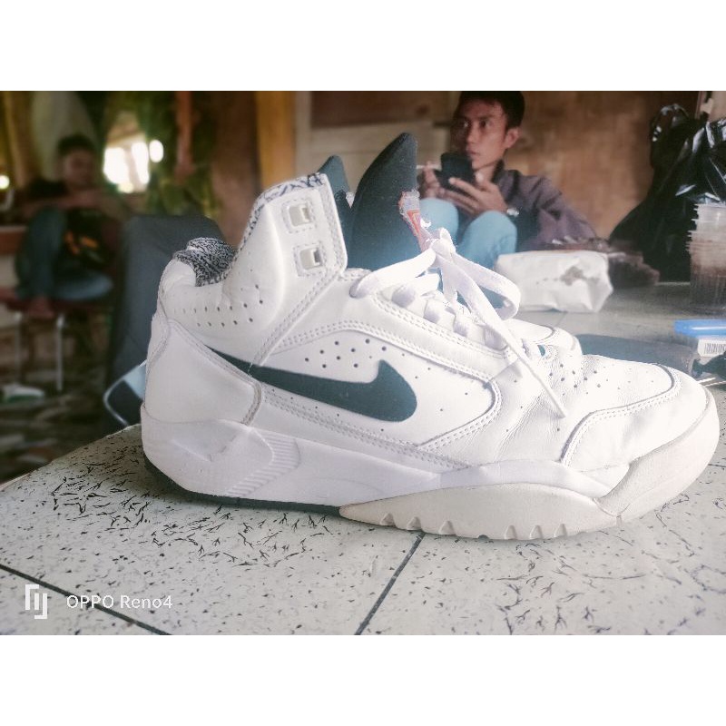 Nike air flight lite mid