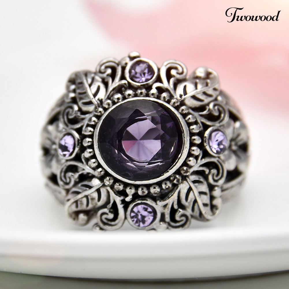 Cincin Jari Bentuk Bulat Motif Ukir Bunga Aksen Amethyst Imitasi Gaya Vintage Untuk Wanita