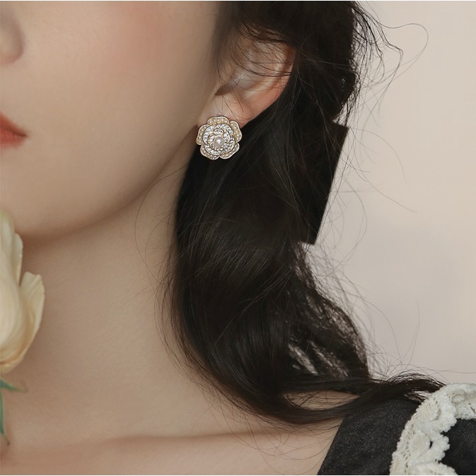 Anting Tusuk Motif Bunga Mawar Putih Bahan Sterling Silver 925 Untuk Wanita