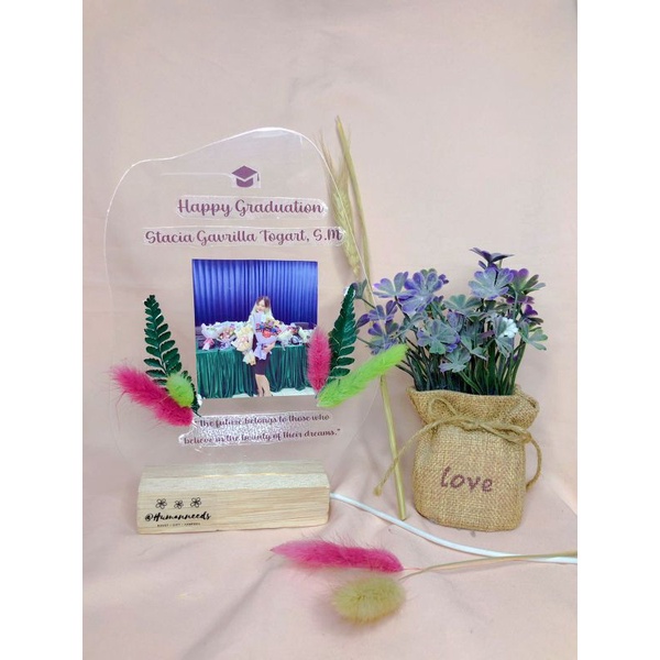 

[CUSTOM YOURS] Kado Gift Hadiah Arkrilik Hampers Standing acyrilic led | Hadiah wisuda / ulang tahun / anniversarry bebas custom foto dan ucapan