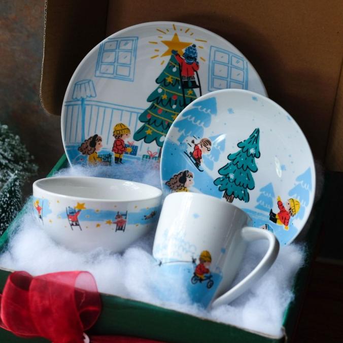 

Hampers Natal - Set Christmas Tale (Piring, cake plate, mug, bowl)