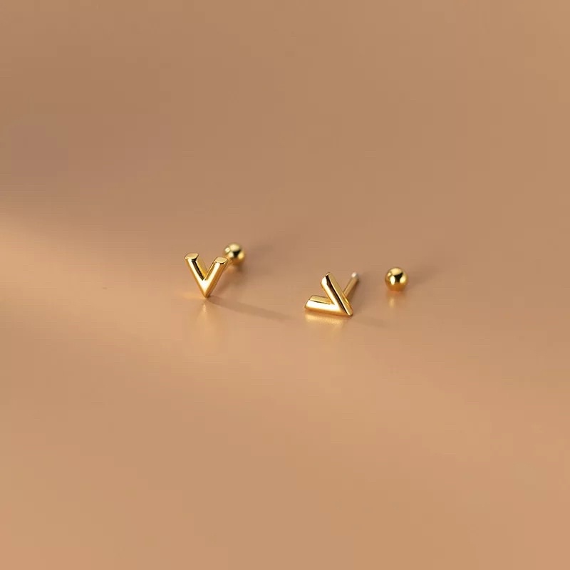 Anting titanium mini v gold wanita