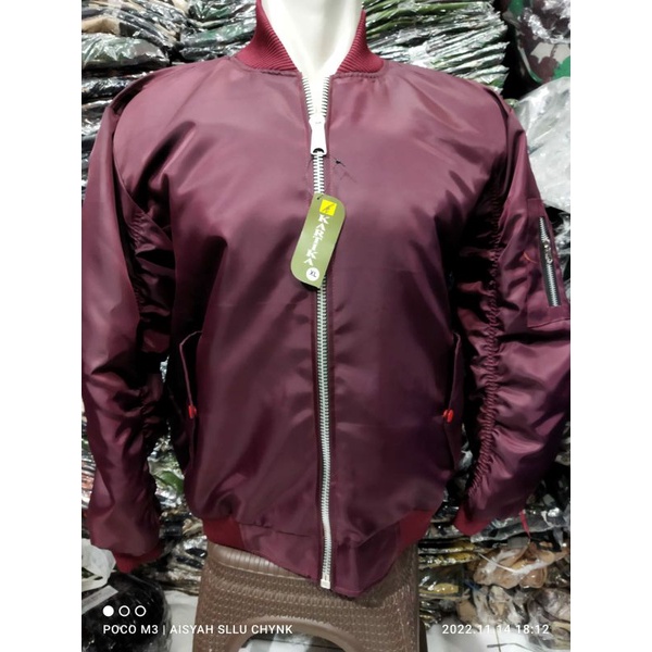 JAKET BOMBER BAHAN PARASIT WARNA MERAH MARUN