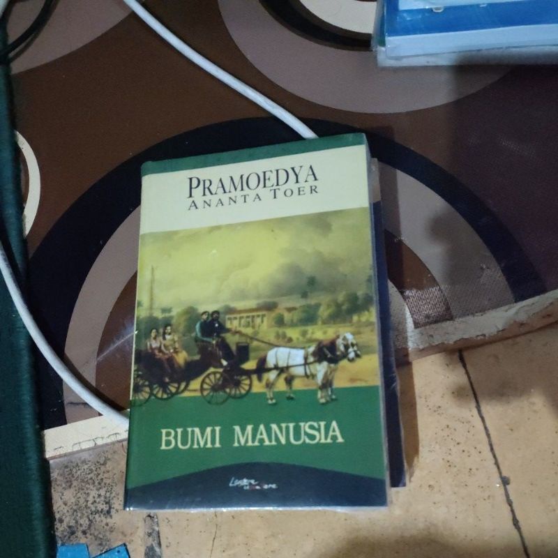 Pramoedya ananta toer bumi manusia buku bumi manusia Pramoedya ananta toer orginal