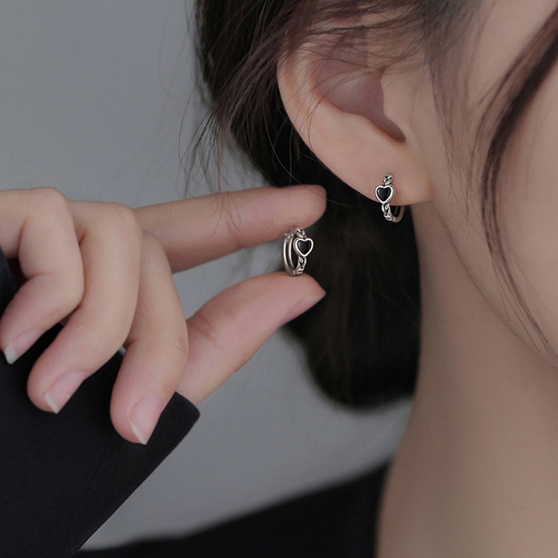 Anting Hoop Bentuk Hati Warna Hitam Silver Untuk Wanita