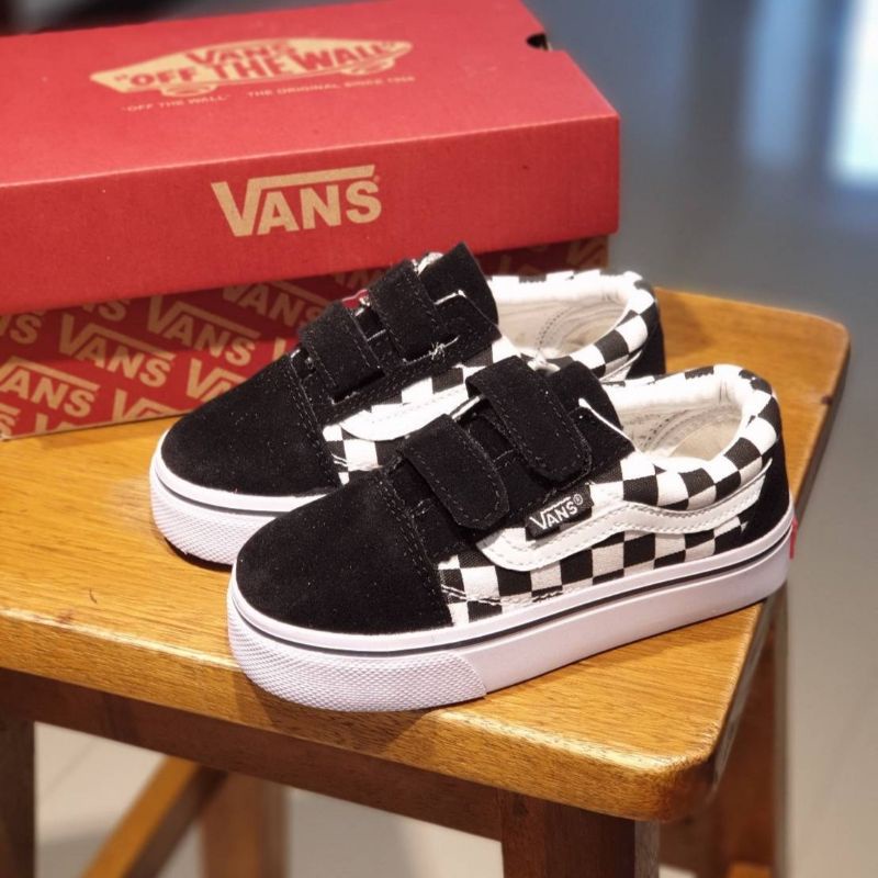 sepatu anak vans oldskool catur sepatu vans anak sudah termasuk box &amp; bonus kaus kaki .