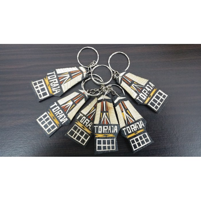 Gantungan Kunci Unik Ukiran Kayu Rumah Adat Toraja / Tongkonan dari Kayu Uru Khas Sulawesi