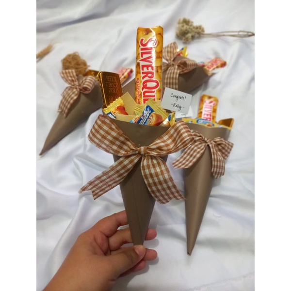 

Buket mini coklat silverqueen Murah hadiah sidang sempro wisuda snack ultah anniv || Cherries Paradise