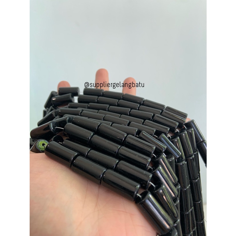 sangat cantik untuk gelang dan kalung panjang 2cm x 0,8cm Harga 9.900 / 1 string isi kurleb 16buah bahan : glass / kaca panjang -/+ 33cm/untai  MOHON TAMBAHKAN BUBBLEWRAP UNTUK PACKING AMAN HANYA 900 PERAK