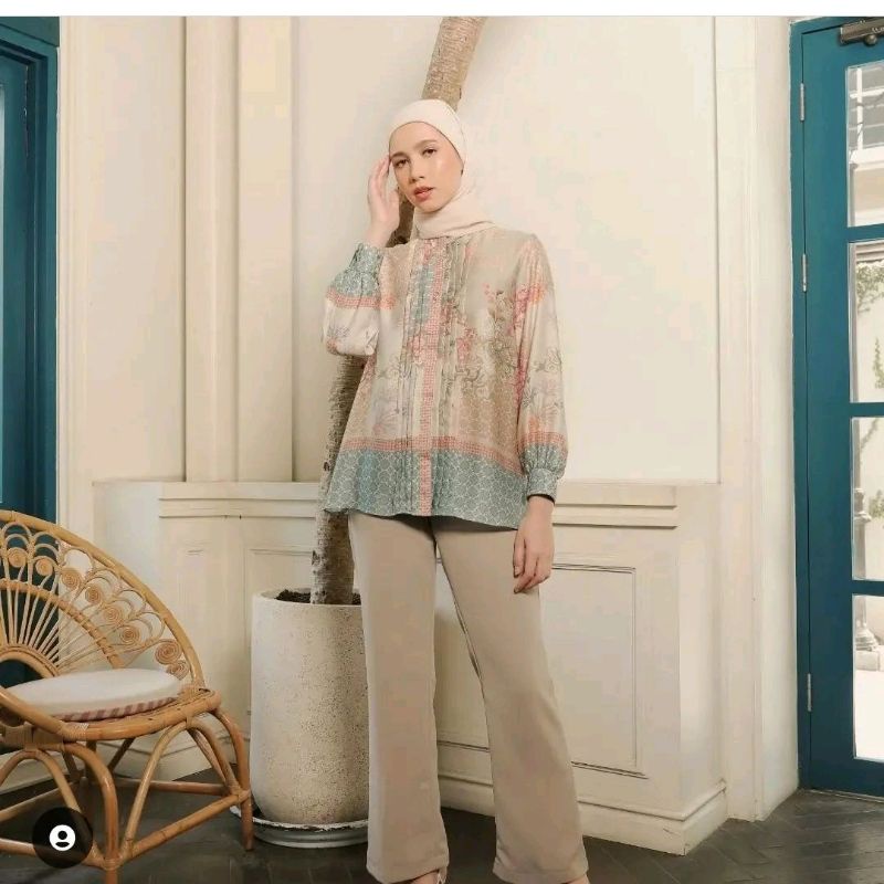 Etincelle Blouse Blue Size M by Muda