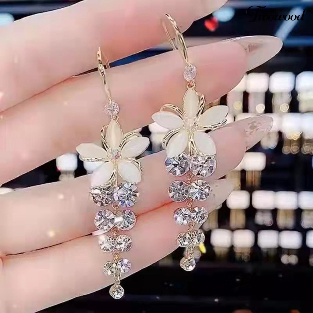 1 Pasang Anting Juntai Bentuk Bunga Opal Tiruan Untuk Hadiah