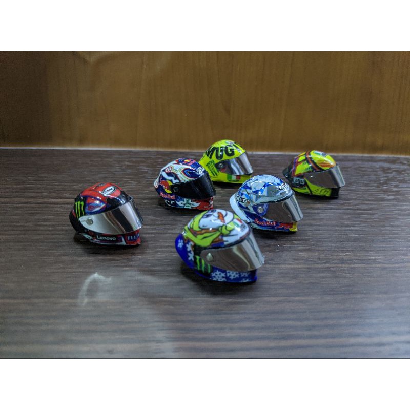 Miniatur helm MotoGP skala 1 12