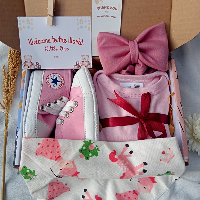 

(COD) hampers baby girls newborn/ Kado lahiran/ giftbox/ baju bayi perempuan