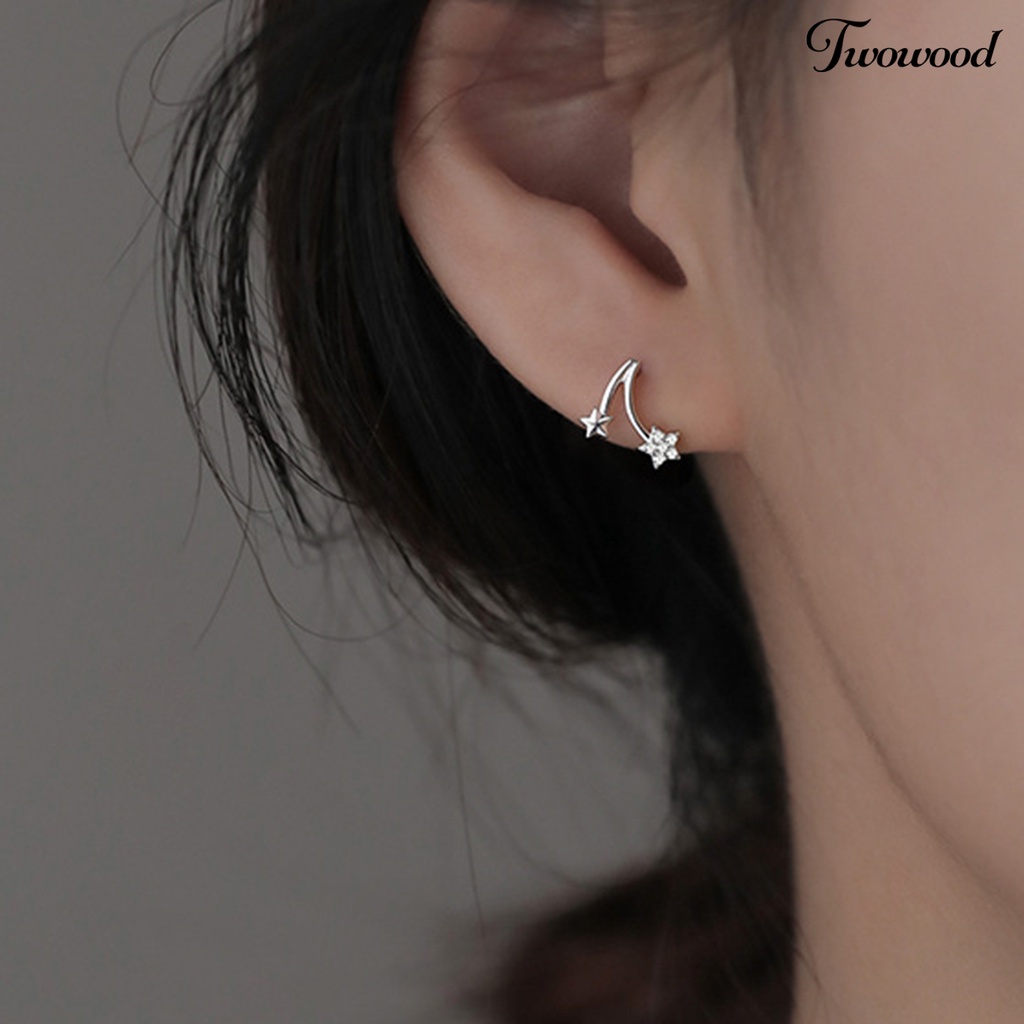 1 Pasang Anting Stud Berlian Imitasi Bentuk Bintang Bahan Tembaga Warna Silver Untuk Kencan