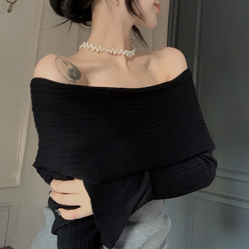 Suhao murni keinginan gaya rajutan bottoming kemeja wanita musim gugur dan musim dingin rasa desain gadis panas temperamen satu bahu off-shoulder terompet lengan celah sweater