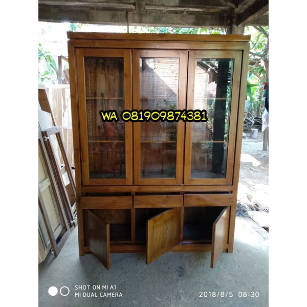 lemari kaca hias minimalis pintu 3 - almari hias kaca jati
