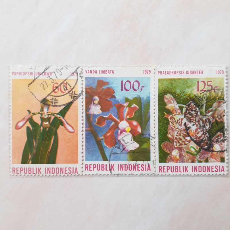 

(A) Perangko Indonesia Anggrek Tahun 1979 set lengkap -3pcs