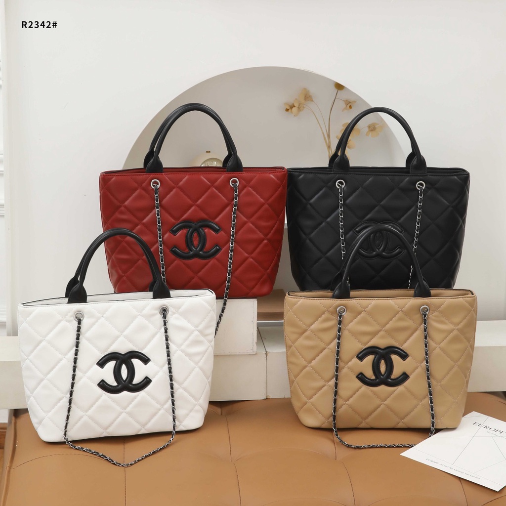 Ch Quilted Grand Shopping Tote Bag R2342