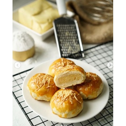 PIA CRISPY AJIK ISI 6PCS OLEH OLEH ASLI KHAS BALI ENAK GURIH