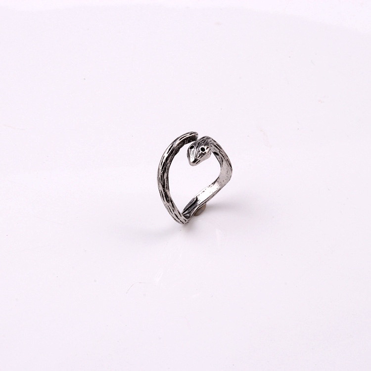 Cincin Bentuk Ular Bahan alloy Lapis silver Gaya punk Eropa Amerika Untuk Pria