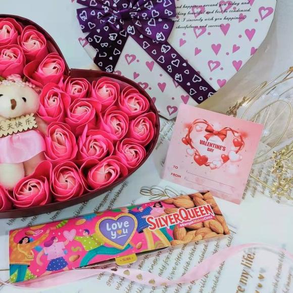 

Onemarkets Kado Bunga Valentine Kotak Love - Kado Anniversary F003D - Biru