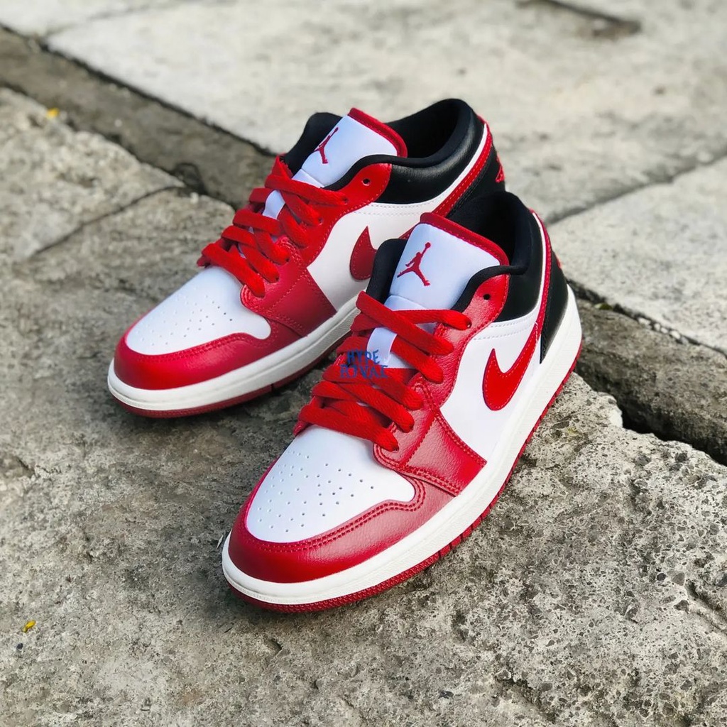 Air Jordan 1 Low Reverse Black Toe