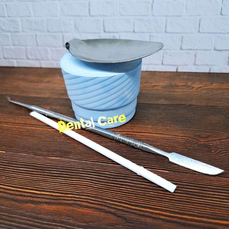 Alat Pengaduk Lem Gigi Palsu