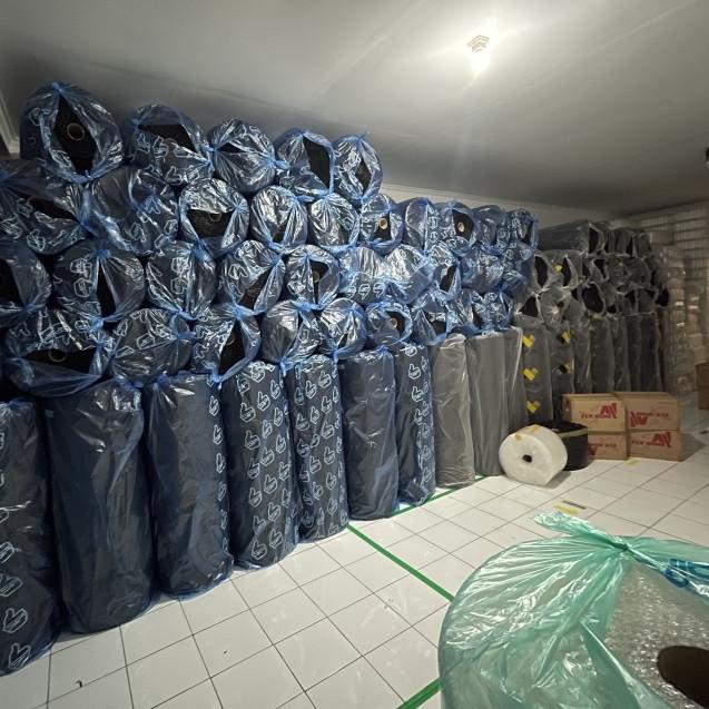 

Bubble wrap Hitam Putih 3kg Plastik Bubblewrap 1 Roll - Hitam, 2.4 KG