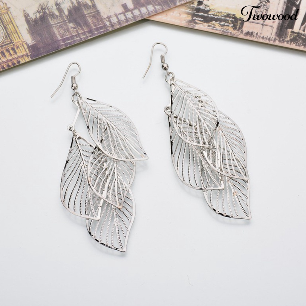 1 Pasang Anting Menjuntai Bentuk Daun Bahan Stainless Steel Untuk Wanita