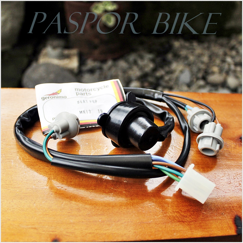 FITTING SOKET LAMPU DEPAN MOTOR HONDA BEAT POP GERONIMO FITTING LAMPU
