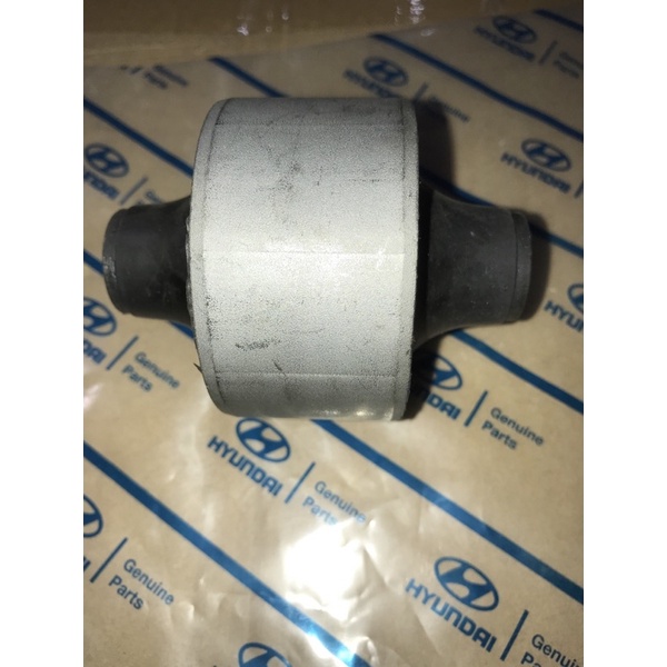 Bushing Karet Arm Besar hyundai trajet depan