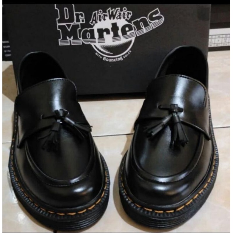 sepatu martens loafers pria dan wanita unisex sepatu dokmart casual sepatu ventage formal sepatu terlaristo sepatu pendek