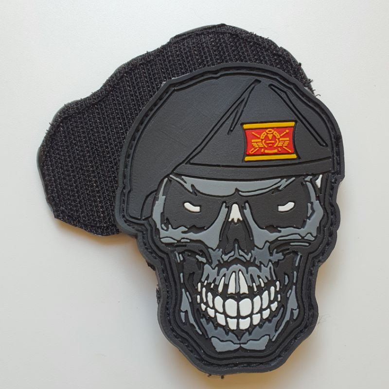 patch rubber logo tengkorak baret hitam kaveleri / tni / tempelan emblem karet velcro