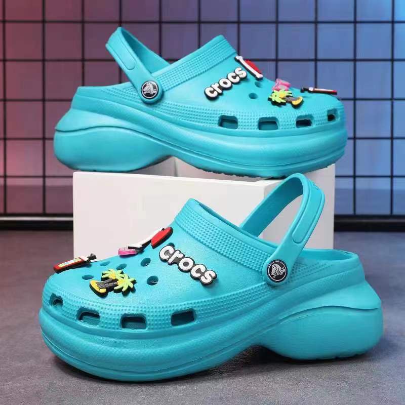 Crocs Sandal Wanita/ Classic By Crocs/ Free Jibbits Pantai