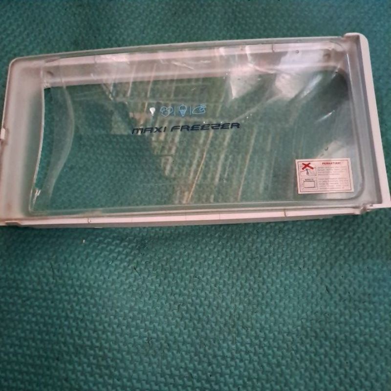 chiller dan tutup freezer bekas toshiba glacio 1pintu