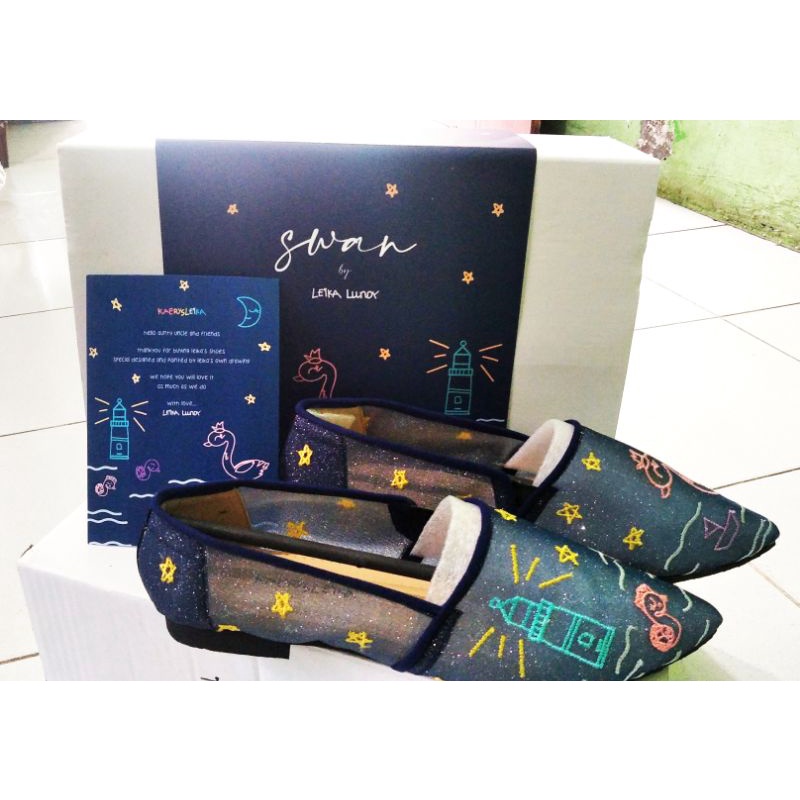 SWAN BY LEIKA LUNDY NO.39