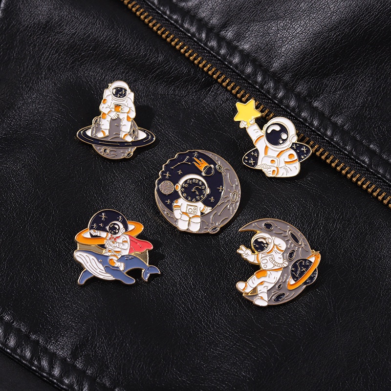 Bros Bentuk Kartun Astronaut Whale Bahan Alloy Untuk Aksesoris Pakaian