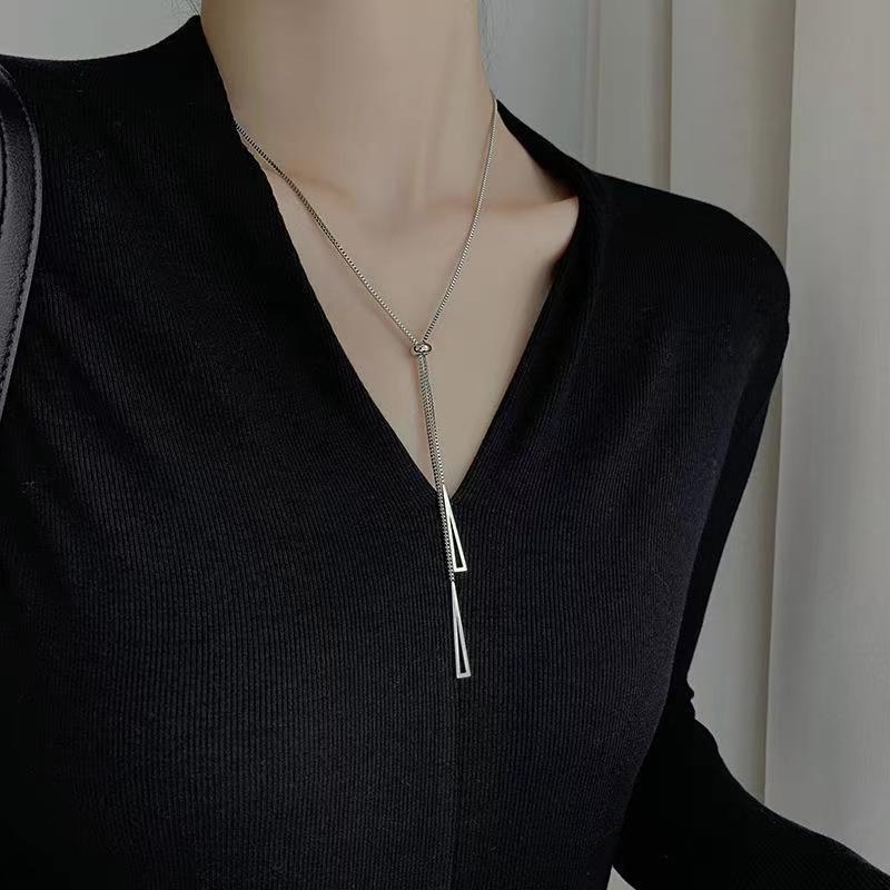 Kalung Rantai Rumbai Panjang Desain Geometri Segitiga Untuk Aksesoris Sweater