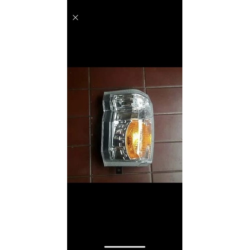 Lampu sein depan isuzu elf new facelift