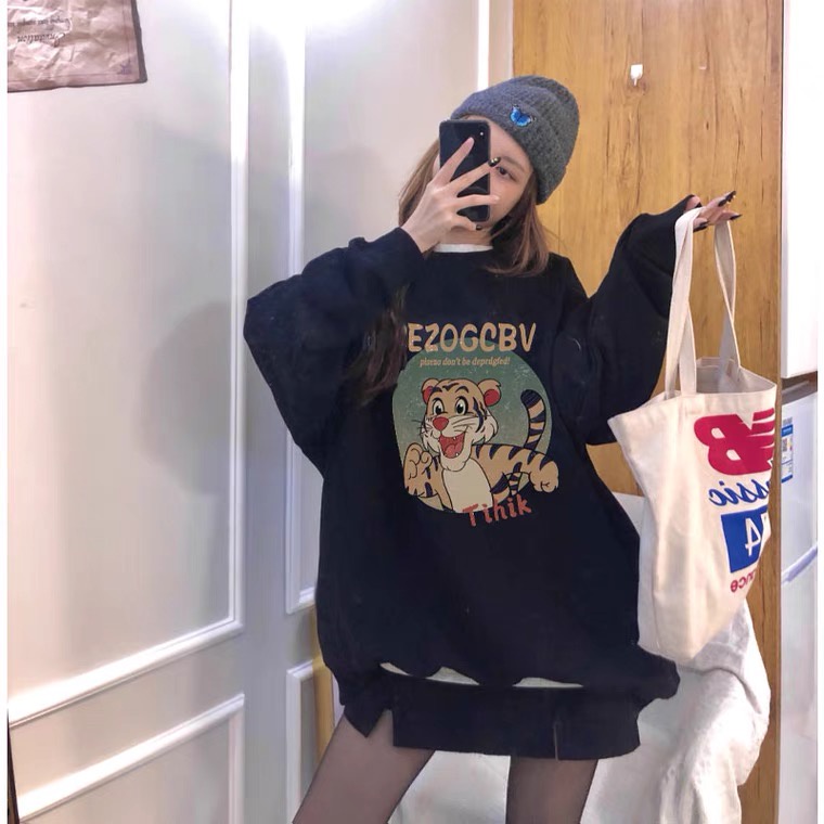 sweater cewek kekinian korean style cartoon big tiger graphic printing sweater hitam import lengan panjang basic sweater crewneck